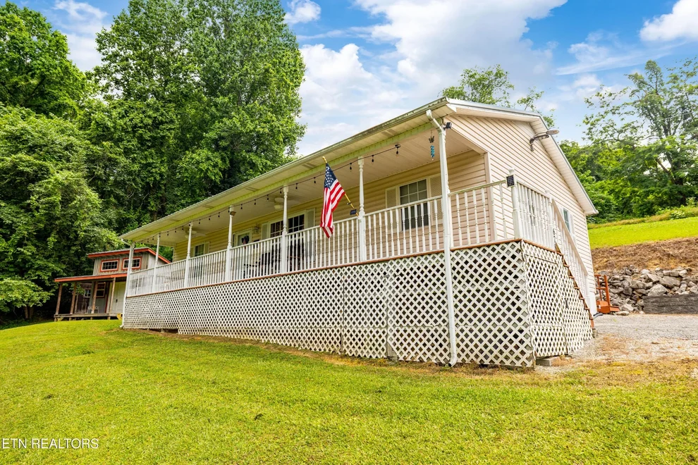 Unit for sale at 678 Ridge Rd, Caryville, TN 37714