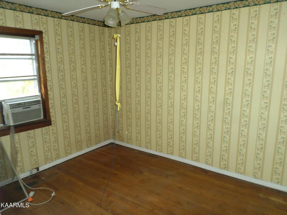 Unit for sale at 911 W Oak Hill Ave, Knoxville, TN 37921