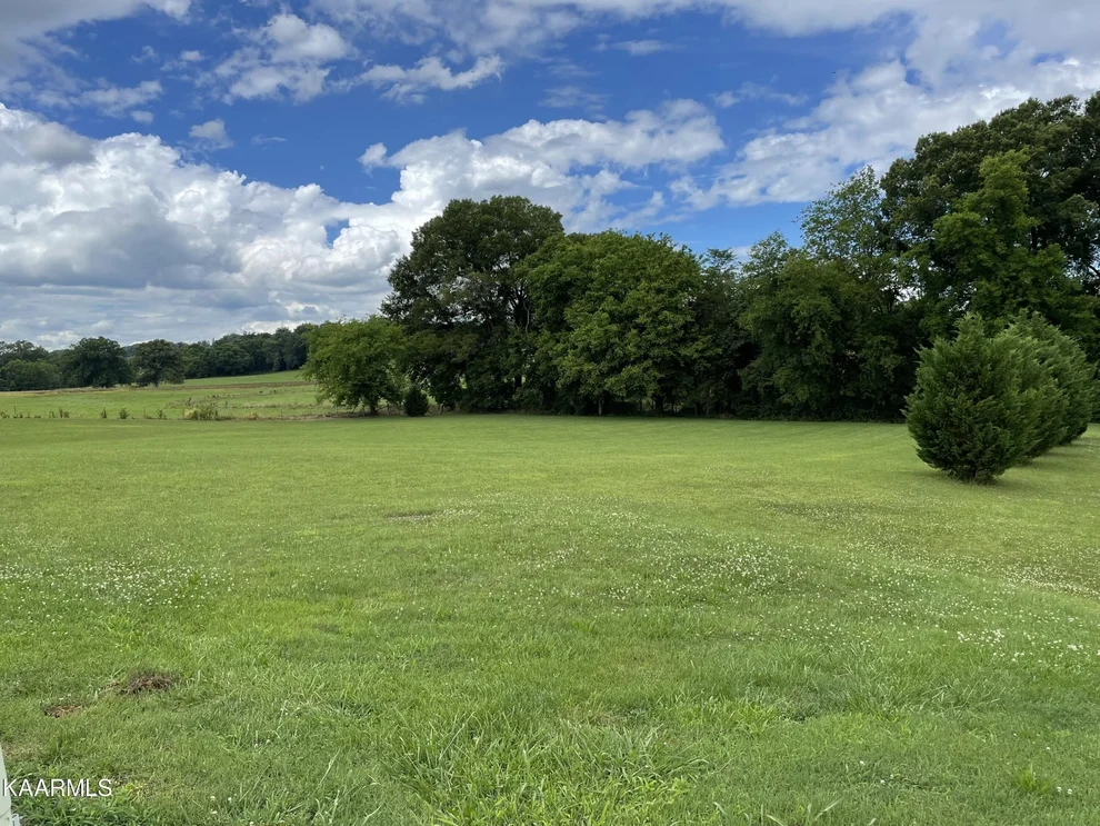 Unit for sale at 142 Old Hickory Circle, Madisonville, TN 37354