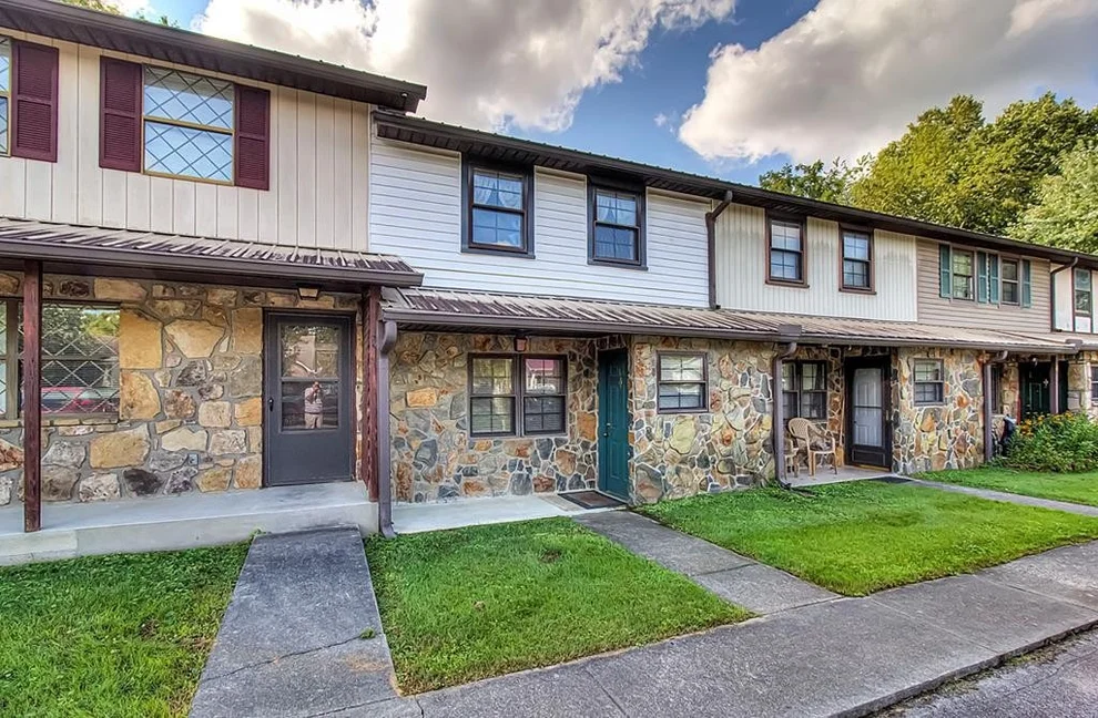 Unit for sale at 625 S Asbury, Pigeon Forge, TN 37863