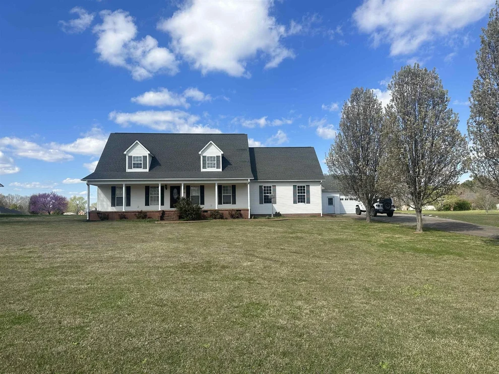 Unit for sale at 300 DOVE DR, Savannah, TN 38372