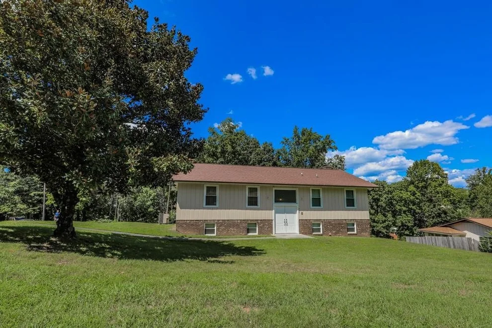 Unit for sale at 6152 Silver Fox Trail, Morristown, TN 37814