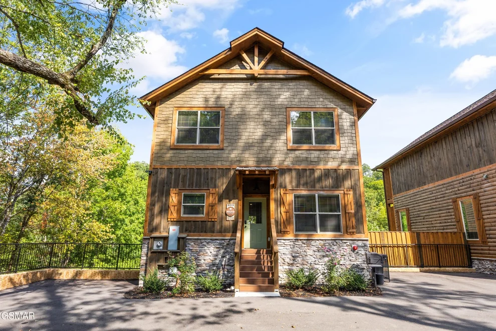 Unit for sale at 2013 Myrtle Way, Pigeon Forge, TN 37863