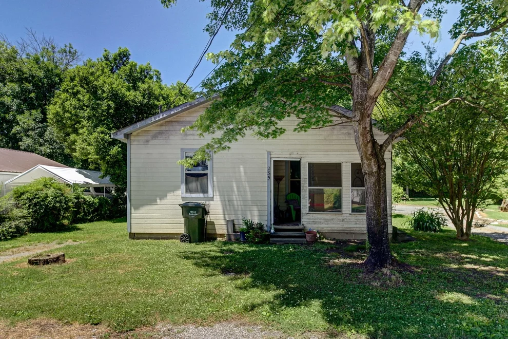 Unit for sale at 235 Henderson Ave, Sevierville, TN 37862