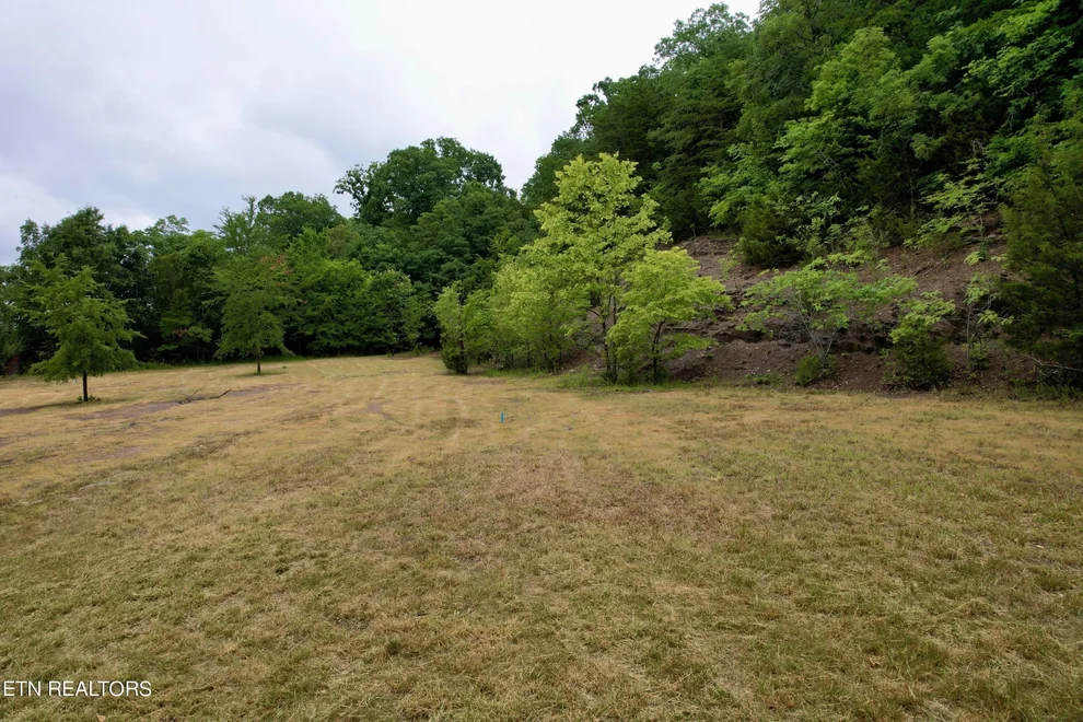 Unit for sale at 955 Lakeway Rd, Morristown, TN 37814