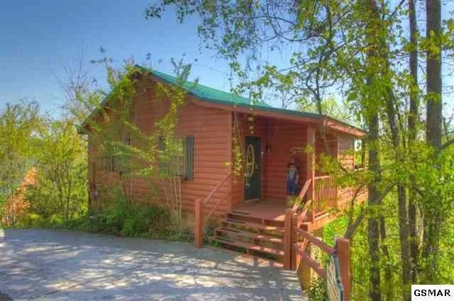 Photo of 544 Hideaway Ridge Circle, Sevierville, TN 37862