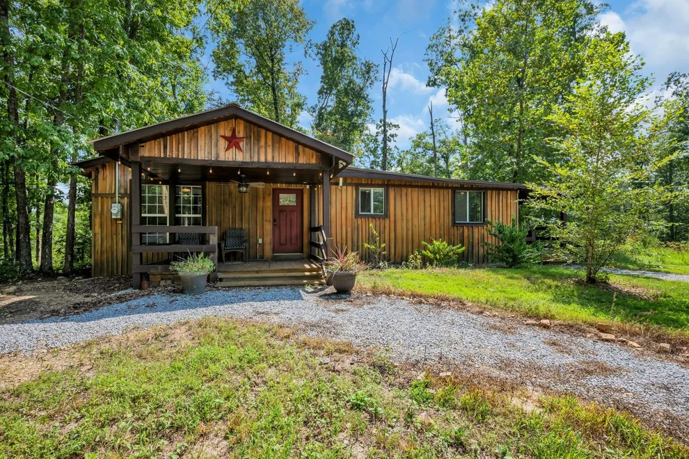 Unit for sale at 550 Tooley Trail Lane, Mc Ewen, TN 37101
