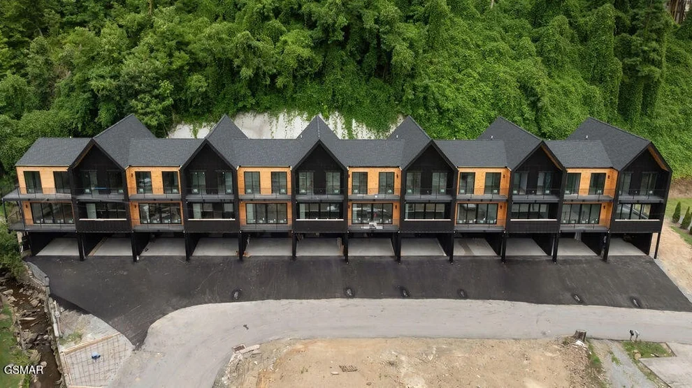 Unit for sale at 215 Circle Drive, Gatlinburg, TN 37738
