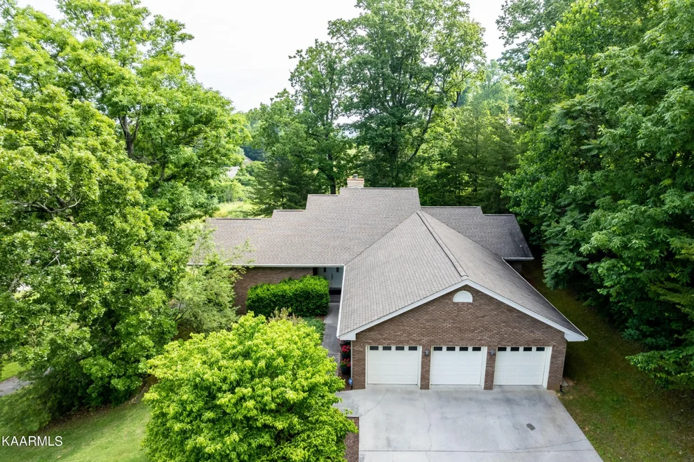 Unit for sale at 3214 Indian Wells Drive, Maryville, TN 37801