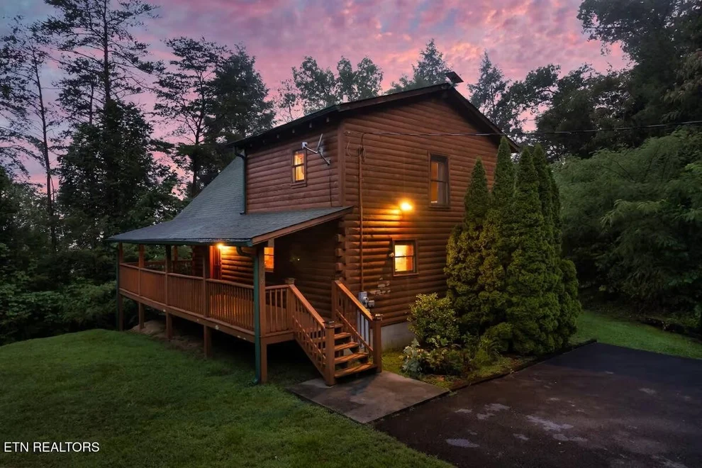 Unit for sale at 4255 New Pioneer Tr, Pigeon Forge, TN 37863