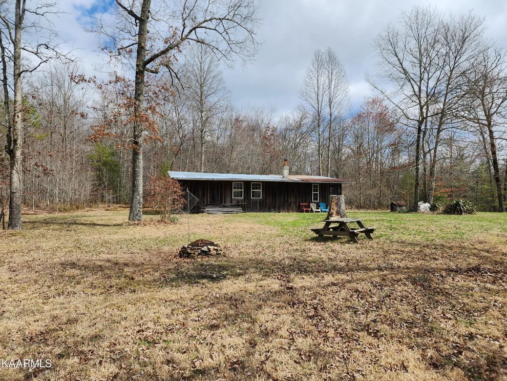 Unit for sale at 215 Hensley Rd, Deer Lodge, TN 37726