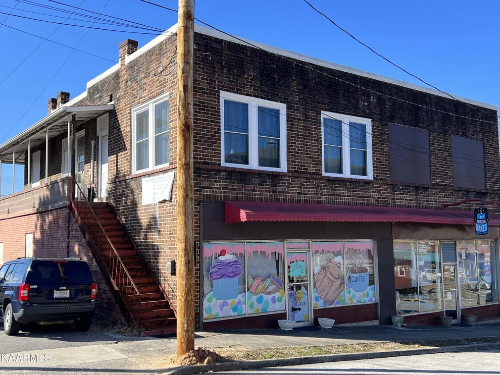 Unit for sale at 611 NE Queen Ave, Harriman, TN 37748