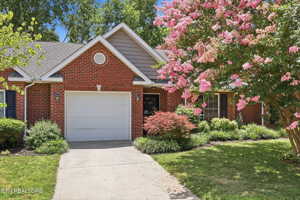 Unit for sale at 1004 Jadestone Way, Knoxville, TN 37923