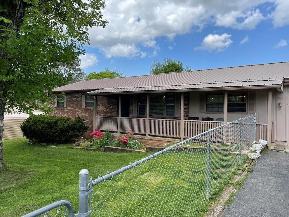 Unit for sale at 200 WARREN Street, Newport, TN 37821