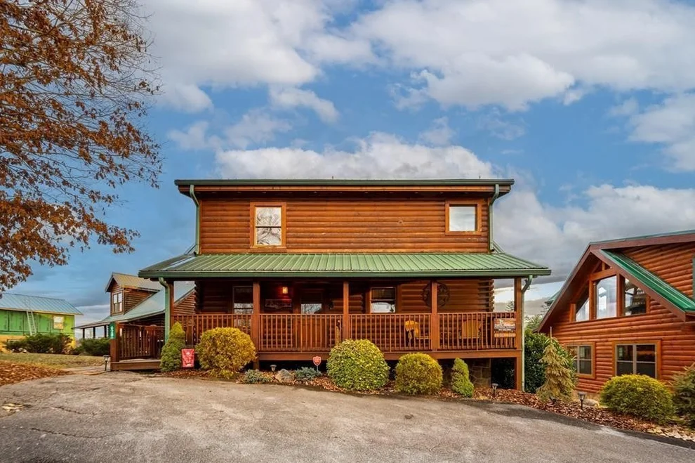 Unit for sale at 628 Cherry Blossom Way, Pigeon Forge, TN 37863