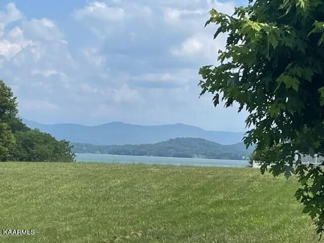 Unit for sale at 39 Lake Ridge Drive, Dandridge, TN 37725