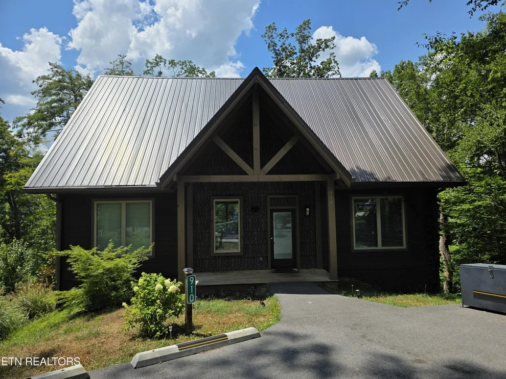 Unit for sale at 910 Saddle Creek Way, Sevierville, TN 37862