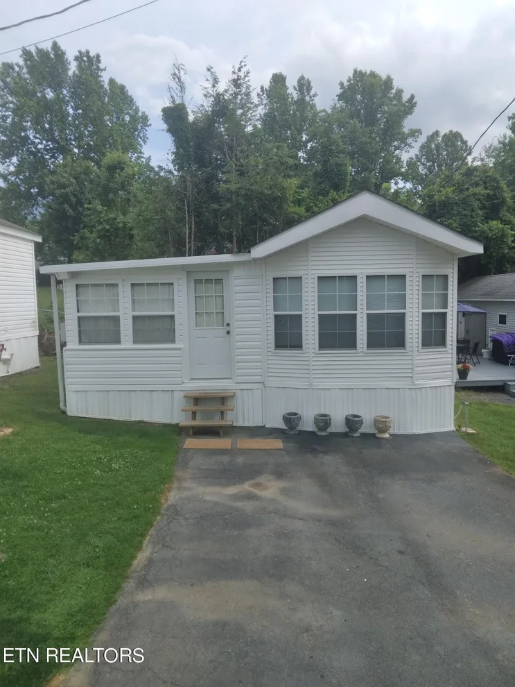 Unit for sale at 5355 E Pkwy, Cosby, TN 37722