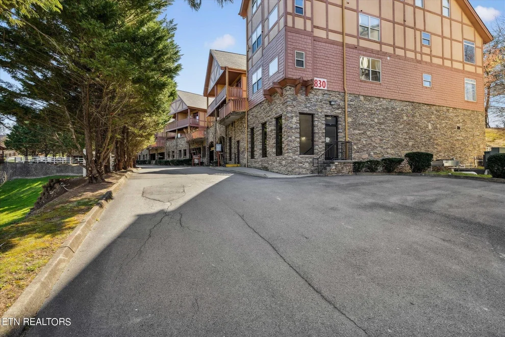 Unit for sale at 830 Golf View Blvd, Pigeon Forge, TN 37863