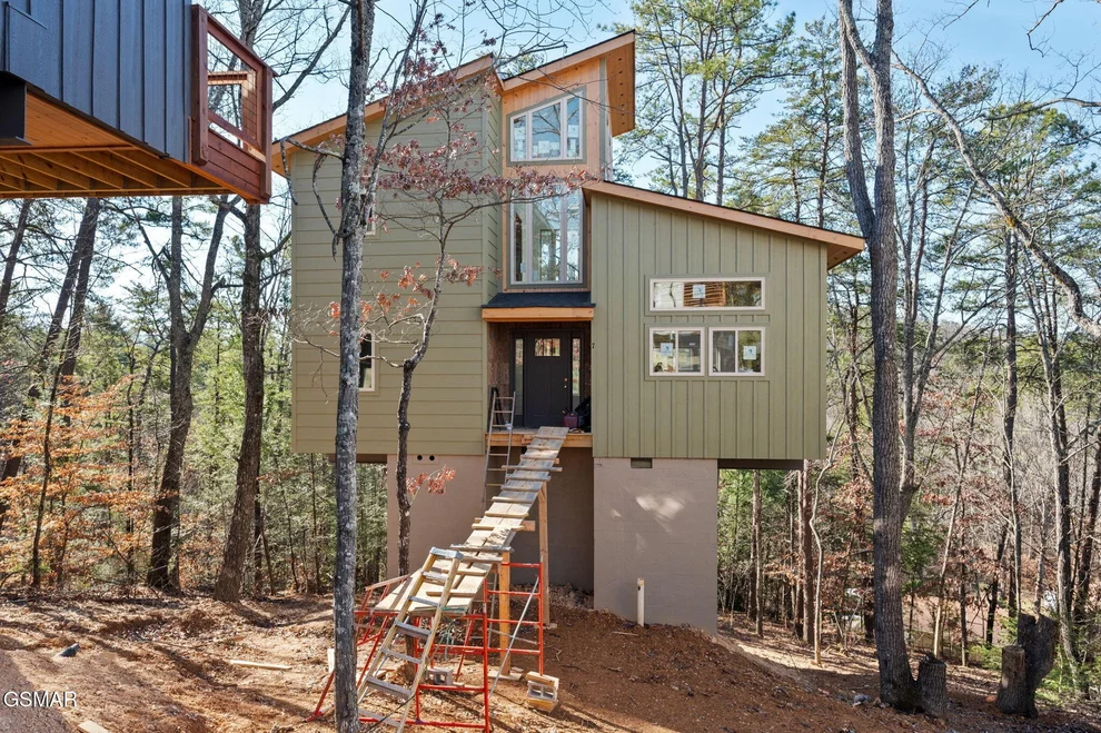 Unit for sale at 2385 Forge Hideaway Loop, Pigeon Forge, TN 37863
