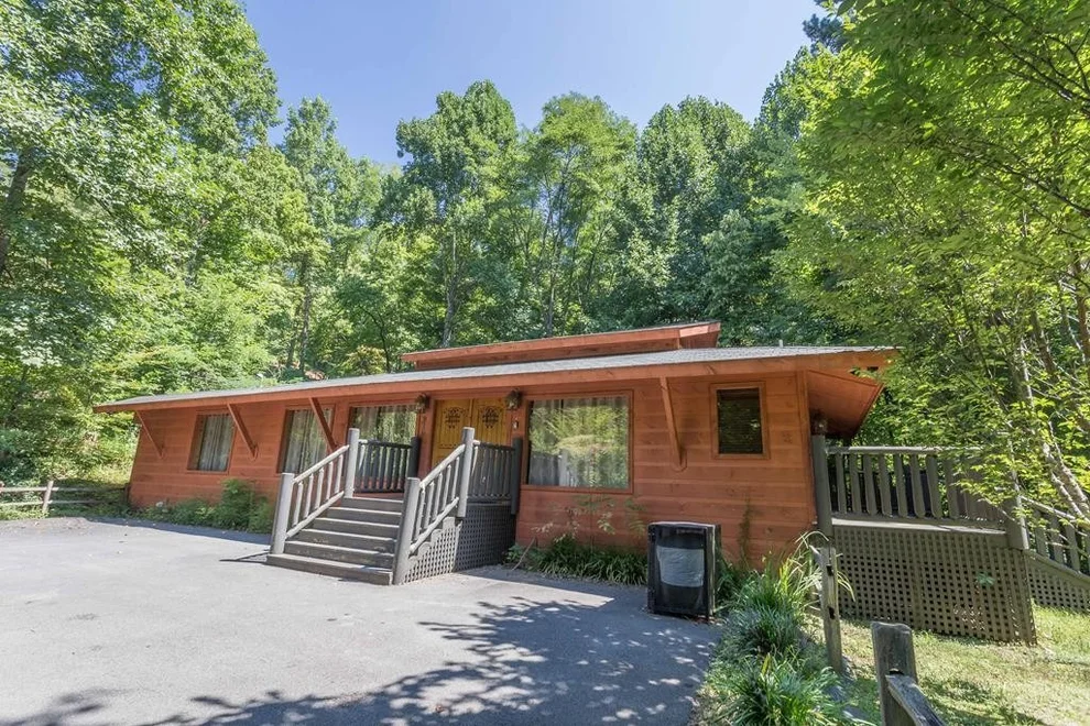 Unit for sale at 910 E Foothills Drive, Gatlinburg, TN 37738