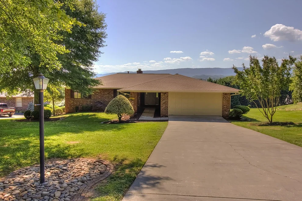 Unit for sale at 1109 Peterson Lane, Maryville, TN 37803
