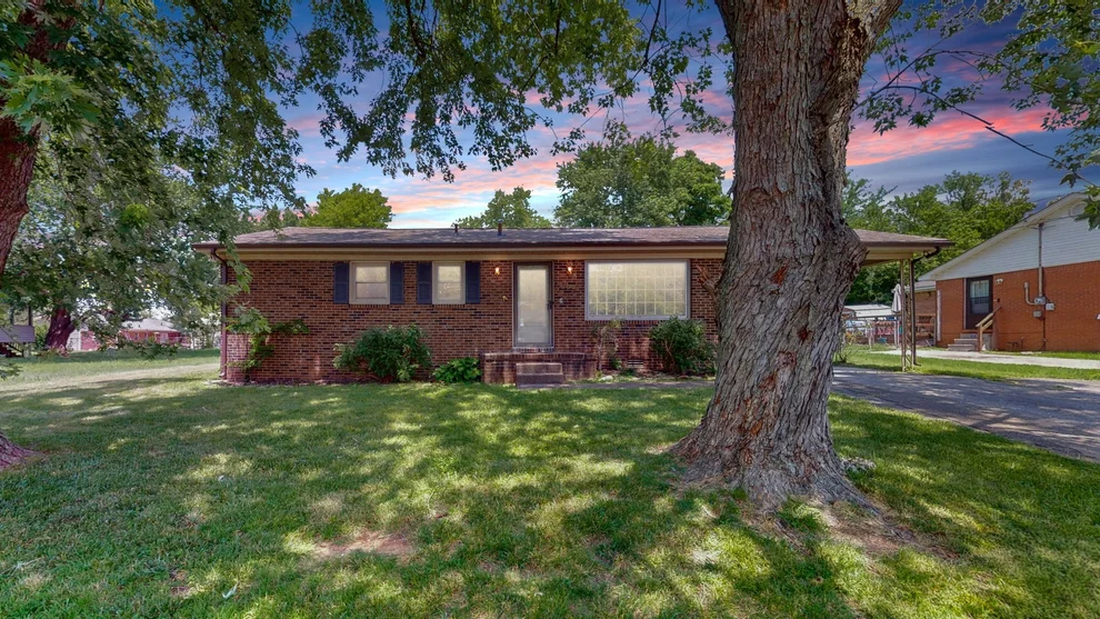 Unit for sale at 602 Holiday Park Dr, Hopkinsville, KY 42240