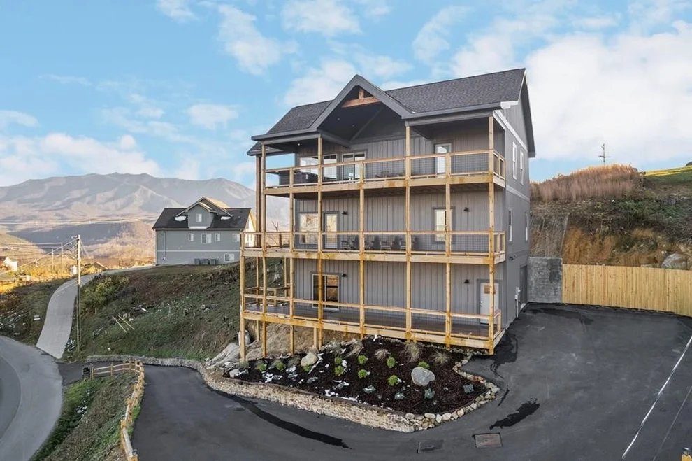 Unit for sale at 664 Wiley Oakley Drive, Gatlinburg, TN 37738