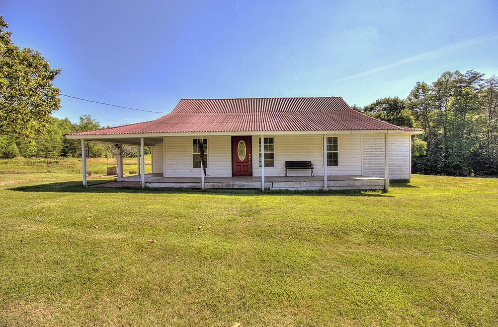 Unit for sale at 220 Three Point Rd, Vonore, TN 37885