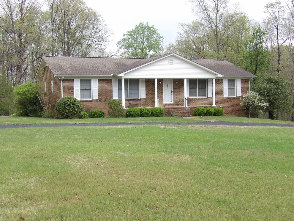 Unit for sale at 111 Dogwood Cir, Waverly, TN 37185
