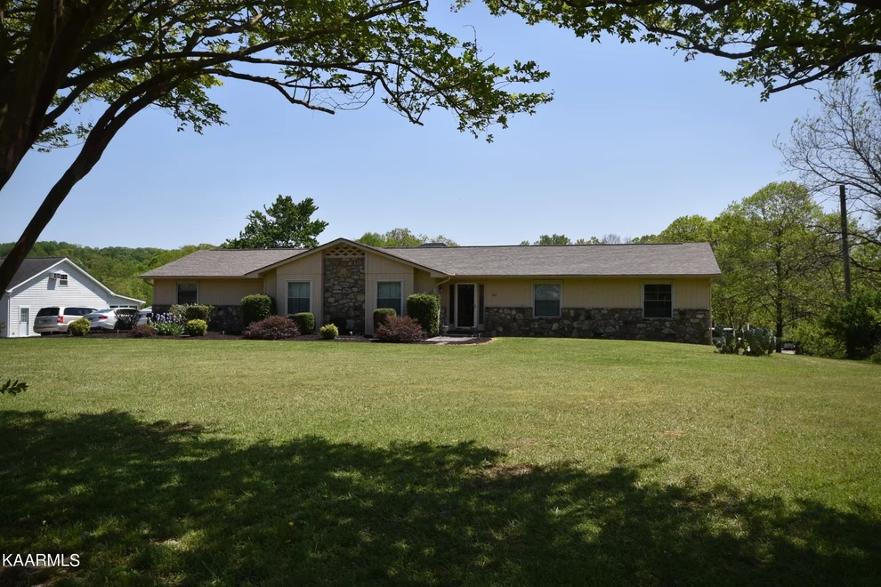 Unit for sale at 515 Keeneland Blvd, Seymour, TN 37865