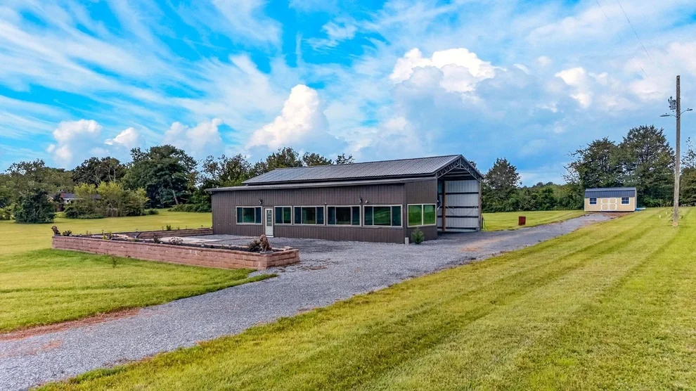 Unit for sale at 348 Harris Town Rd, Bulls Gap, TN 37711