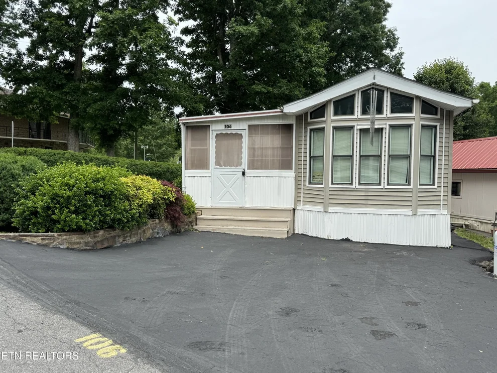Unit for sale at 5355 East Pkwy, Cosby, TN 37722