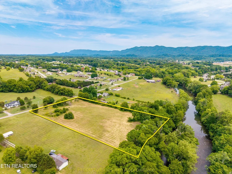 Unit for sale at 332 River Ford Rd, Maryville, TN 37804