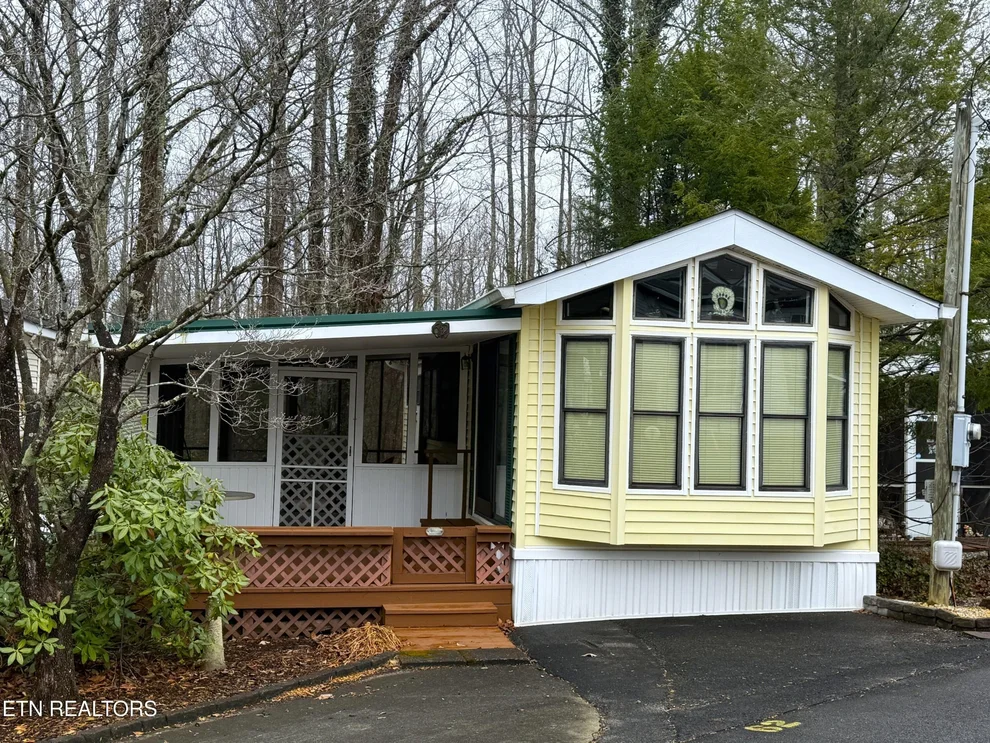 Unit for sale at 5355 East Pkwy, Cosby, TN 37722