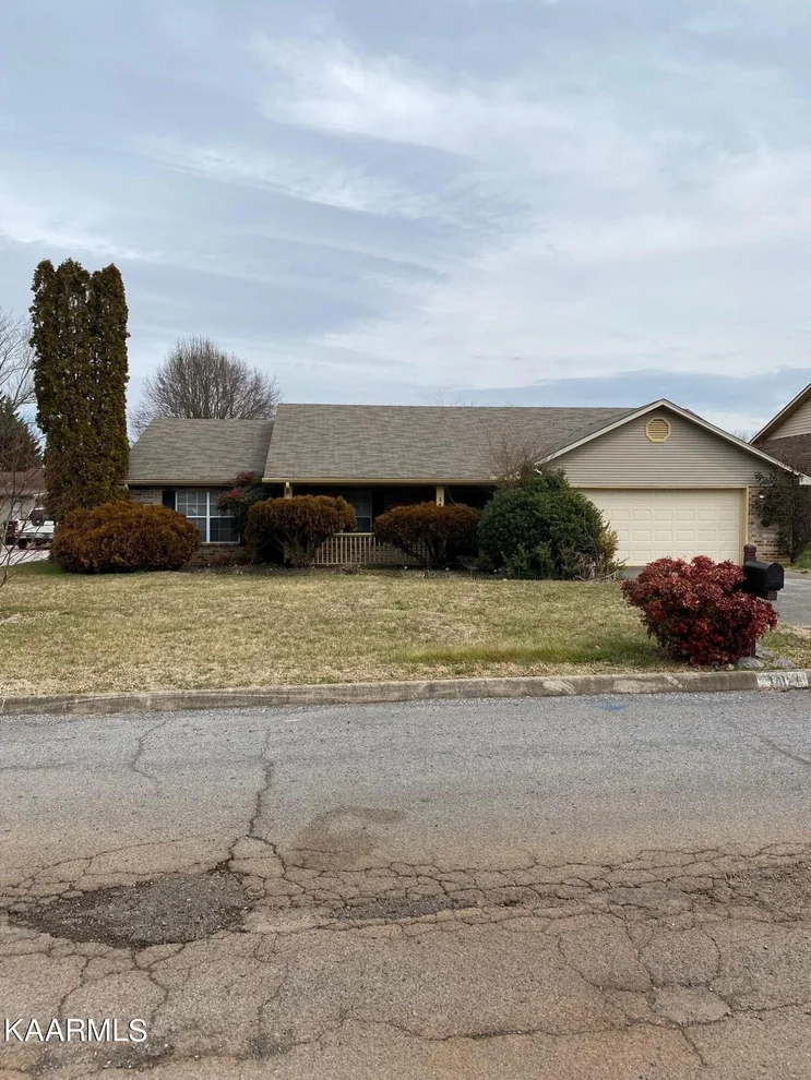 Unit for sale at 1412 Beaumont Ave, Maryville, TN 37803