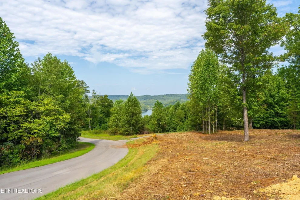Unit for sale at 37 Hickory Point Lane, Maynardville, TN 37807