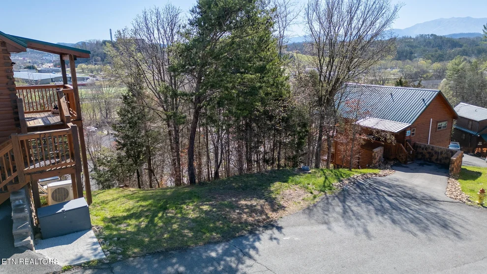 Unit for sale at 32 Blueberry Ridge Way, Pigeon Forge, TN 37863