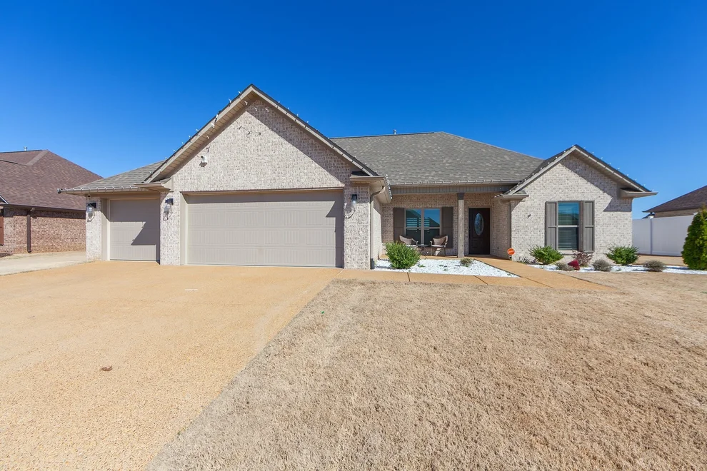 Unit for sale at 235 Strawberry Ridge Dr, Medina, TN 38355