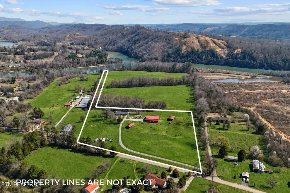 Unit for sale at 800 Swan Pond Circle Rd, Harriman, TN 37748