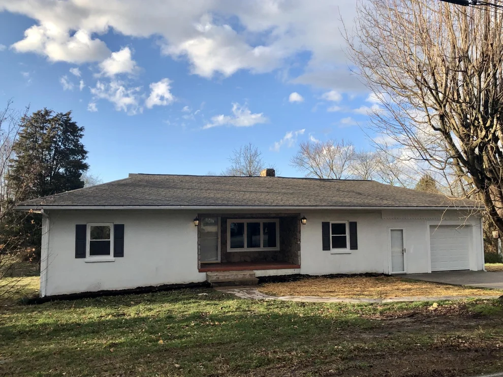 Unit for sale at 323 Oakdale St, Maryville, TN 37801