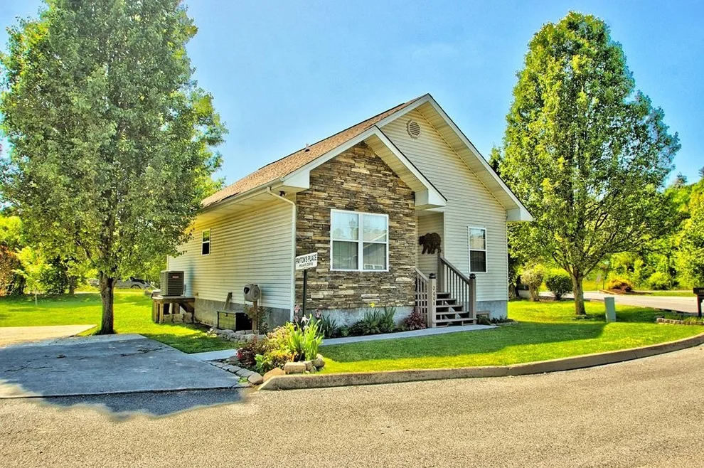 Unit for sale at 2006 Slippery Rock Circle, Pigeon Forge, TN 37862