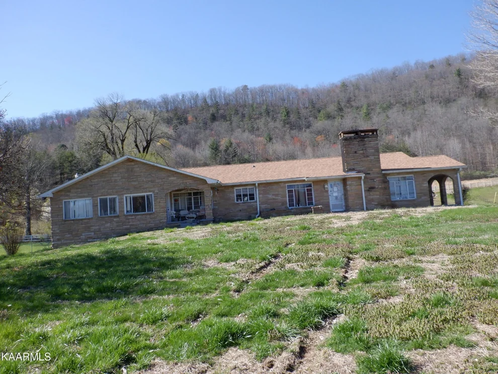 Unit for sale at 5777 Harriman Hwy, Oliver Springs, TN 37840