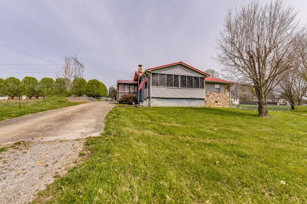Unit for sale at 7946 Clapps Chapel Rd, Corryton, TN 37721