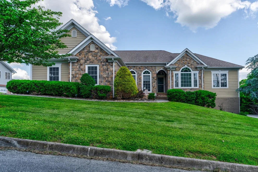 Unit for sale at 100 Skyline Drive, Dandridge, TN 37725