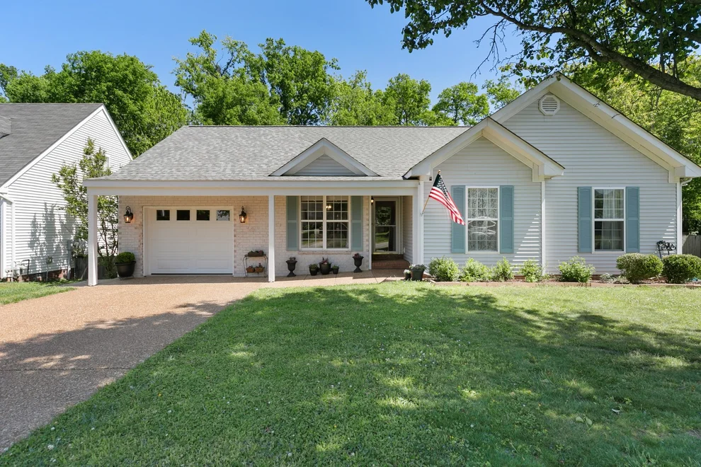 Unit for sale at 1129 McDonough Cir, Thompsons Station, TN 37179