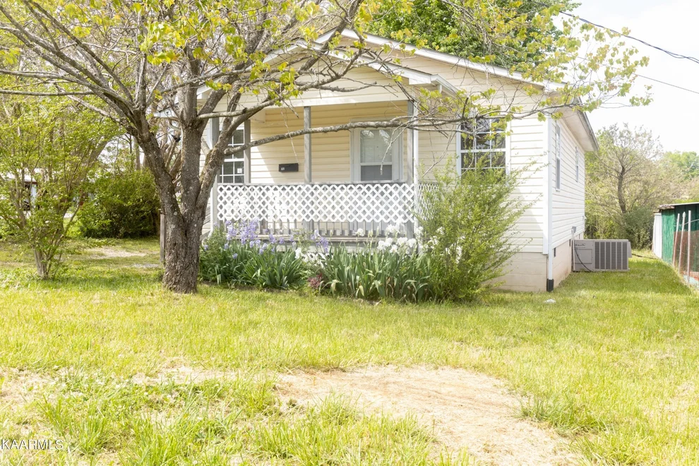 Unit for sale at 712 Highland Ave, Loudon, TN 37774