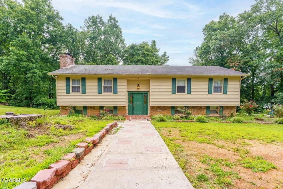 Unit for sale at 1959 Dove St, Morristown, TN 37814