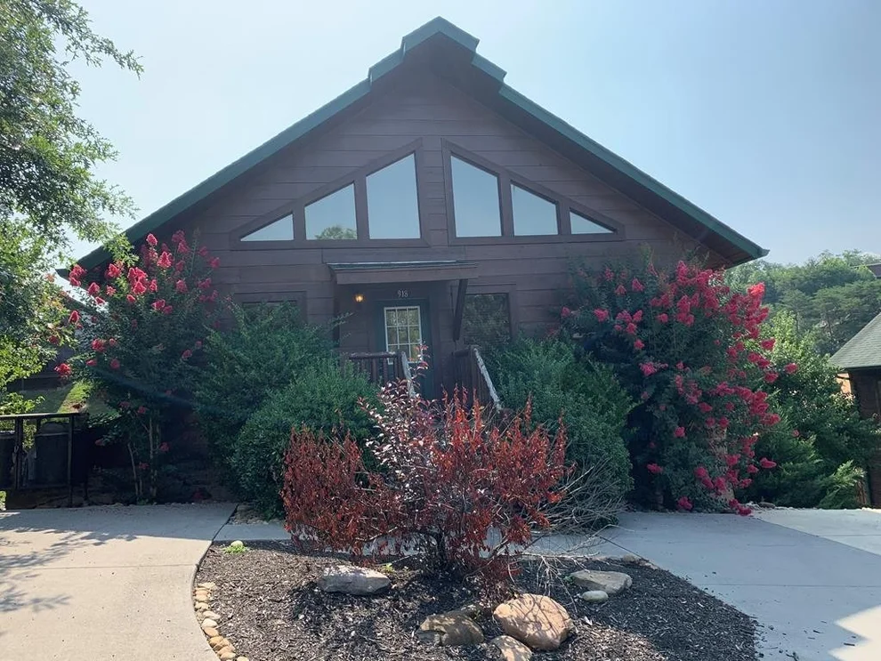 Unit for sale at 918 McMakin, Pigeon Forge, TN 37863