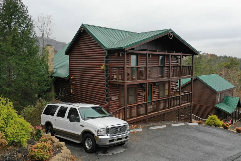 Unit for sale at 5302 Chickasaw Gap Way, Pigeon Forge, TN 37863
